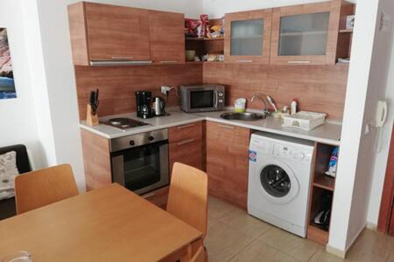 Yves 2 Bed Apart At Sun Village Sunny Beach Not Far Away From The Sea Bagian luar foto