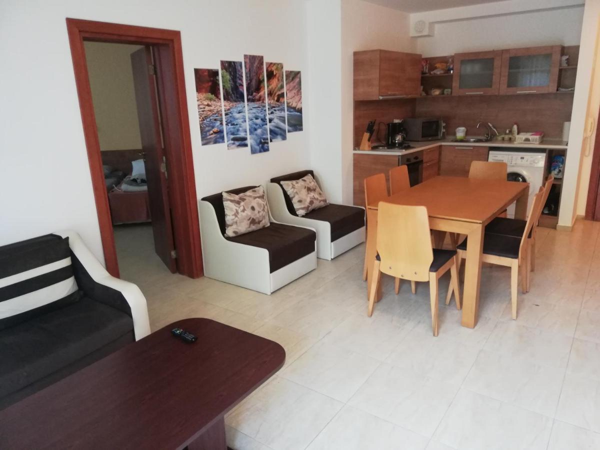 Yves 2 Bed Apart At Sun Village Sunny Beach Not Far Away From The Sea Bagian luar foto