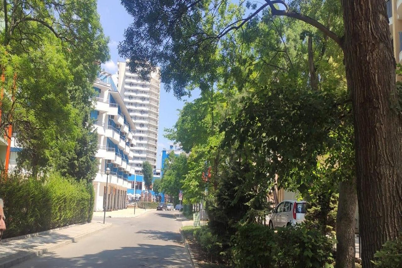 Yves 2 Bed Apart At Sun Village Sunny Beach Not Far Away From The Sea Bagian luar foto