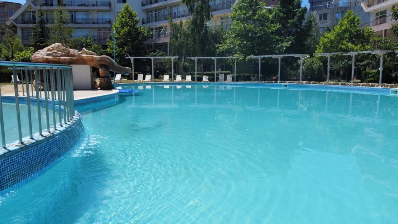 Yves 2 Bed Apart At Sun Village Sunny Beach Not Far Away From The Sea Bagian luar foto